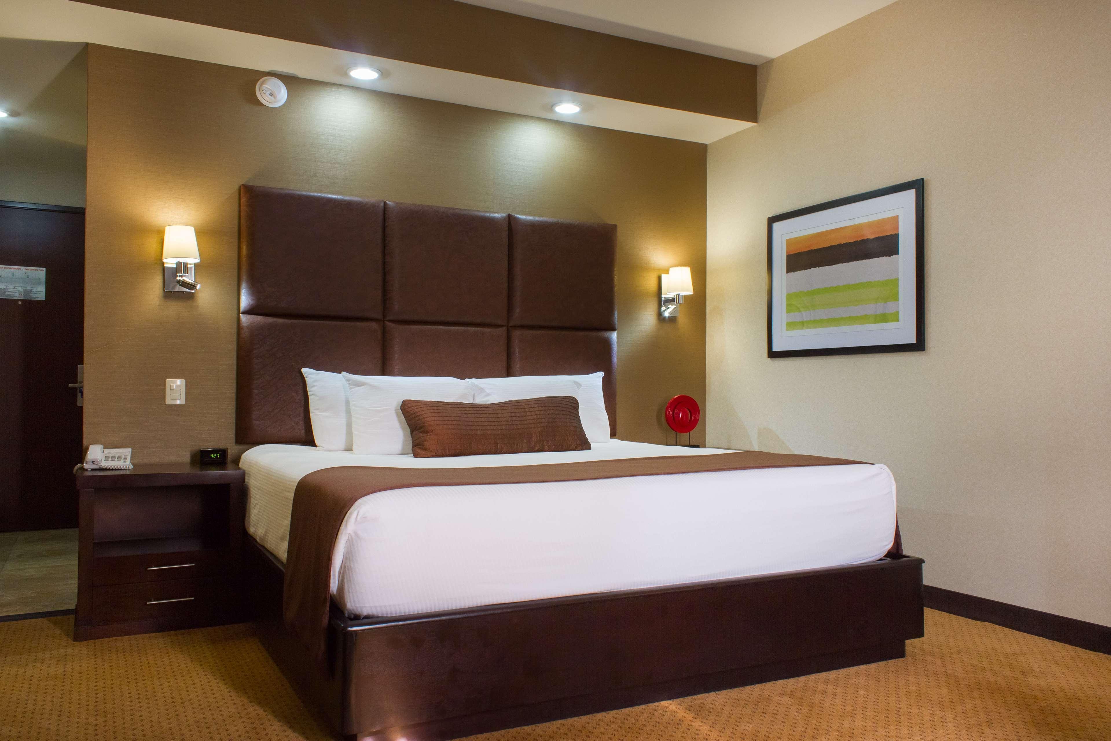 Best Western Premier Monterrey Aeropuerto Eksteriør bilde A typical room at the hotel