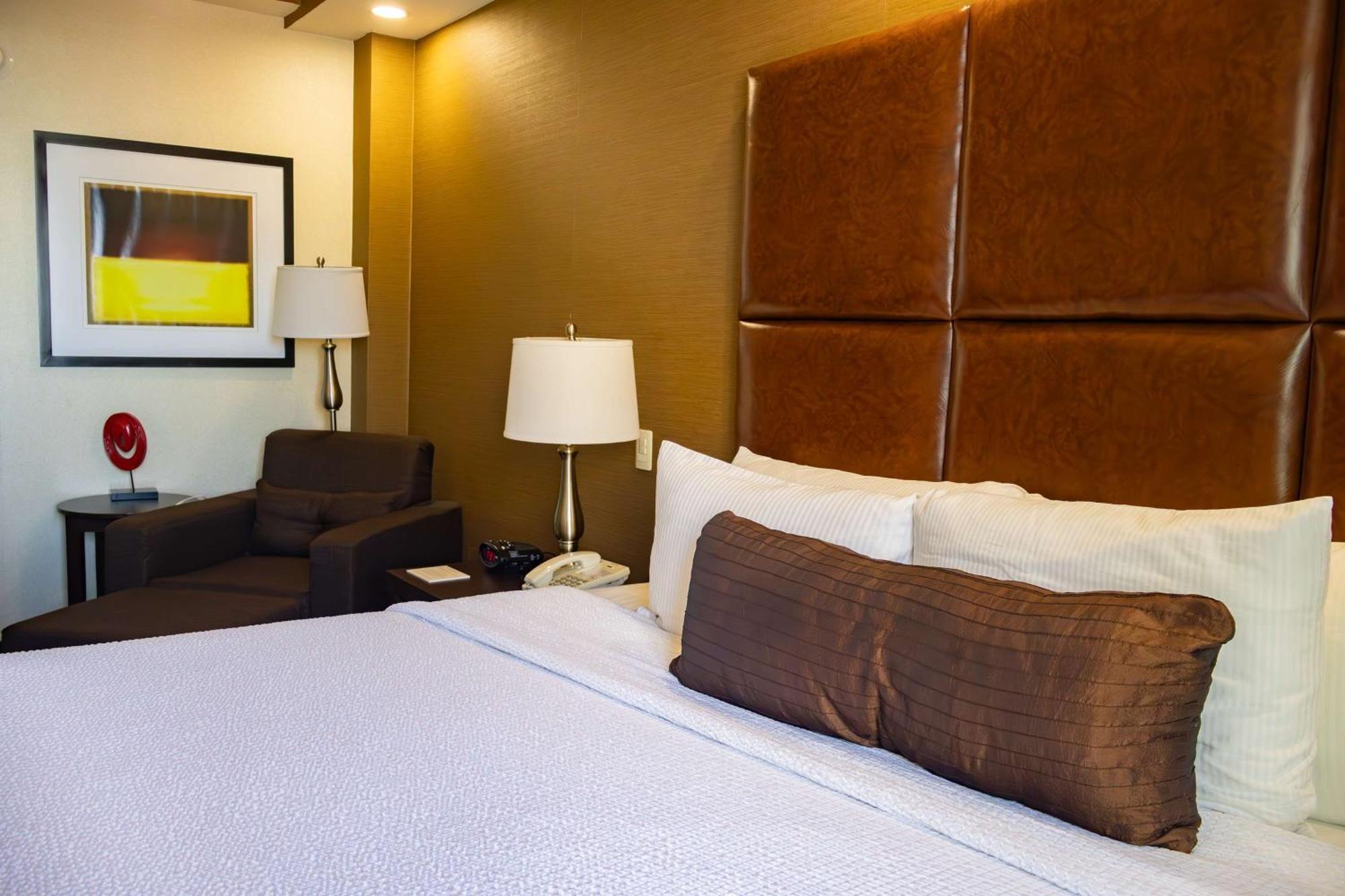 Best Western Premier Monterrey Aeropuerto Eksteriør bilde A typical room at the hotel