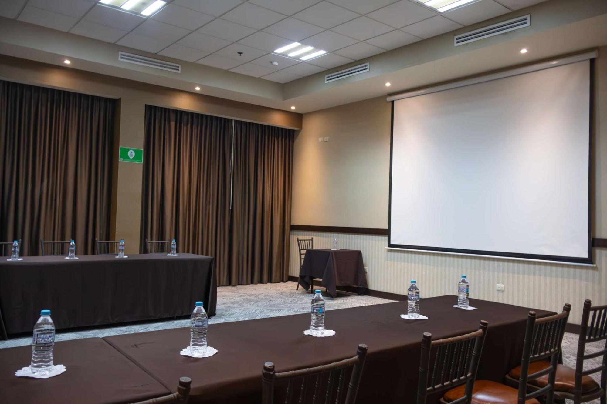 Best Western Premier Monterrey Aeropuerto Eksteriør bilde Meeting room