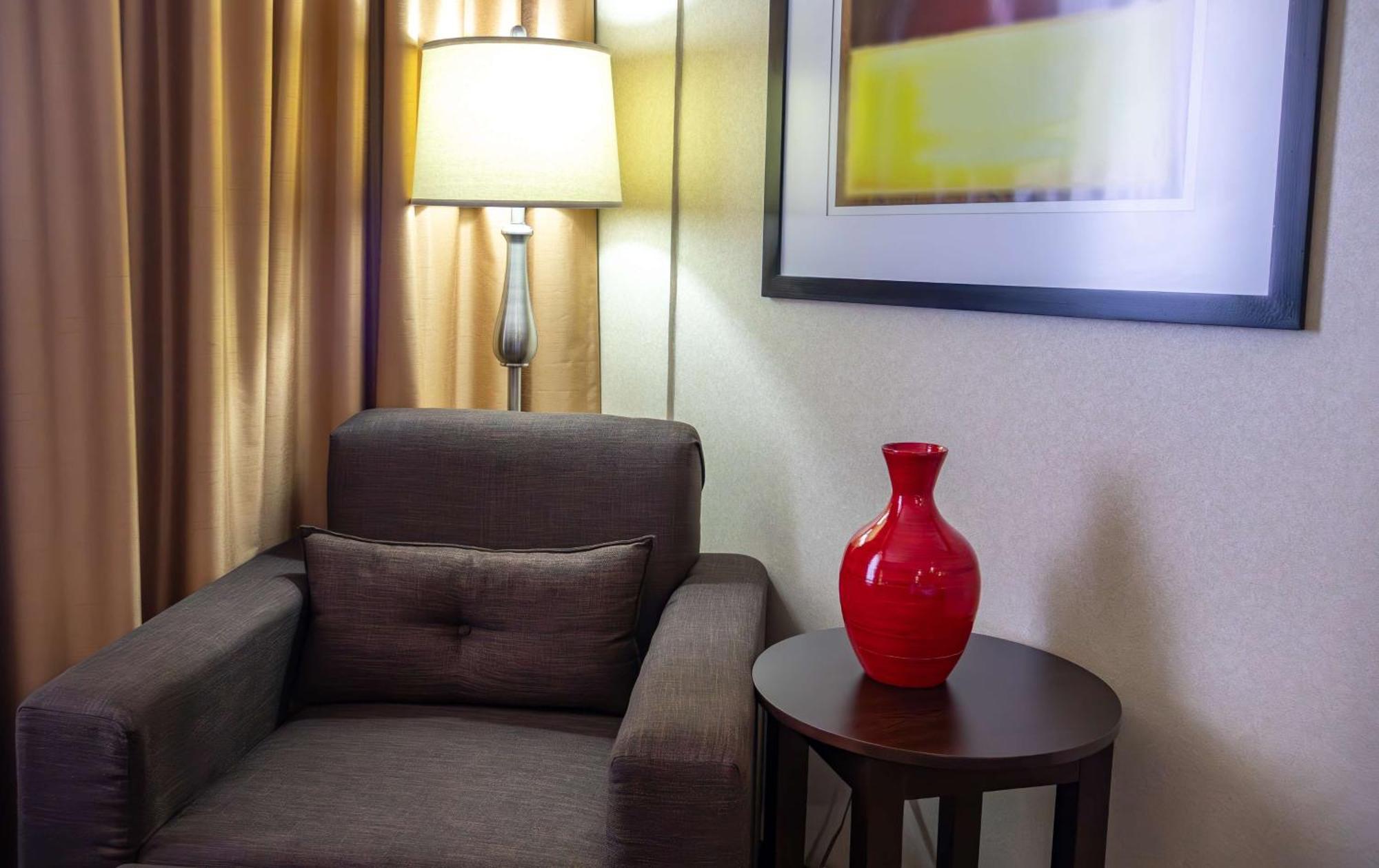 Best Western Premier Monterrey Aeropuerto Eksteriør bilde A vase on a table