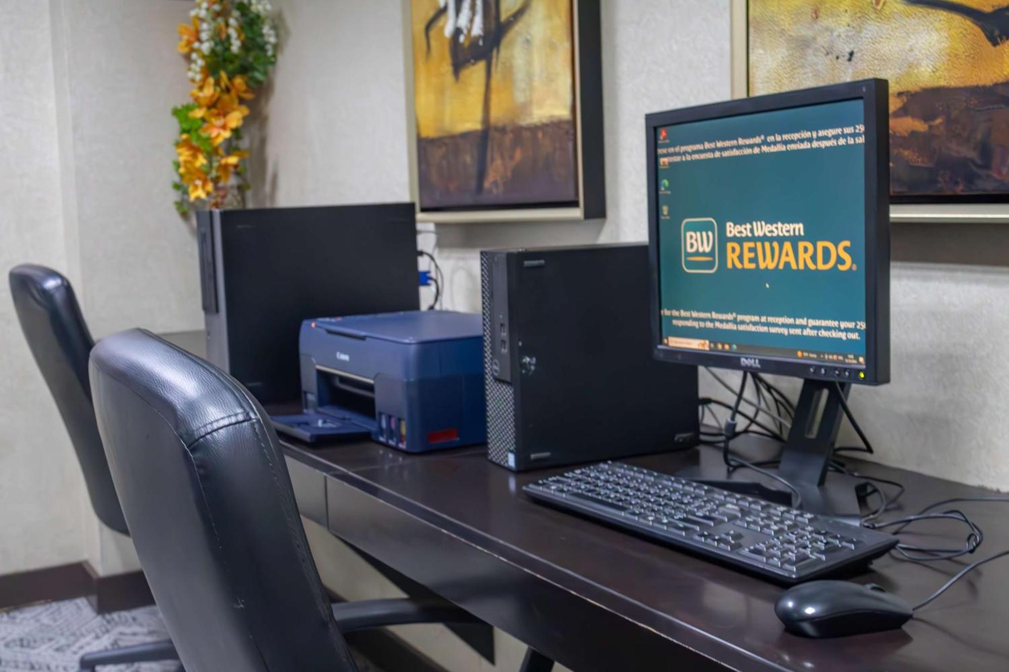 Best Western Premier Monterrey Aeropuerto Eksteriør bilde A computer with a printer