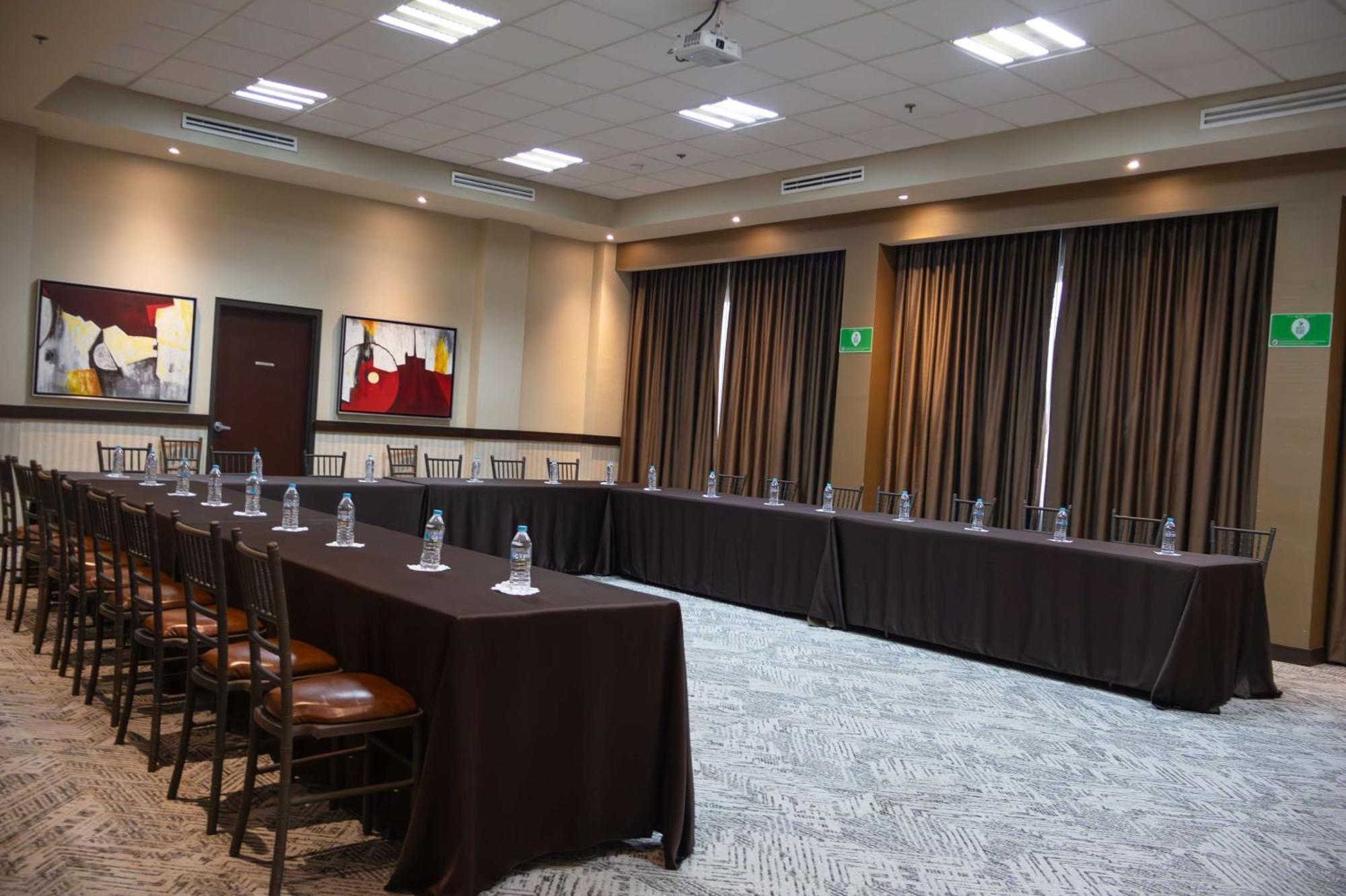 Best Western Premier Monterrey Aeropuerto Eksteriør bilde Meeting room