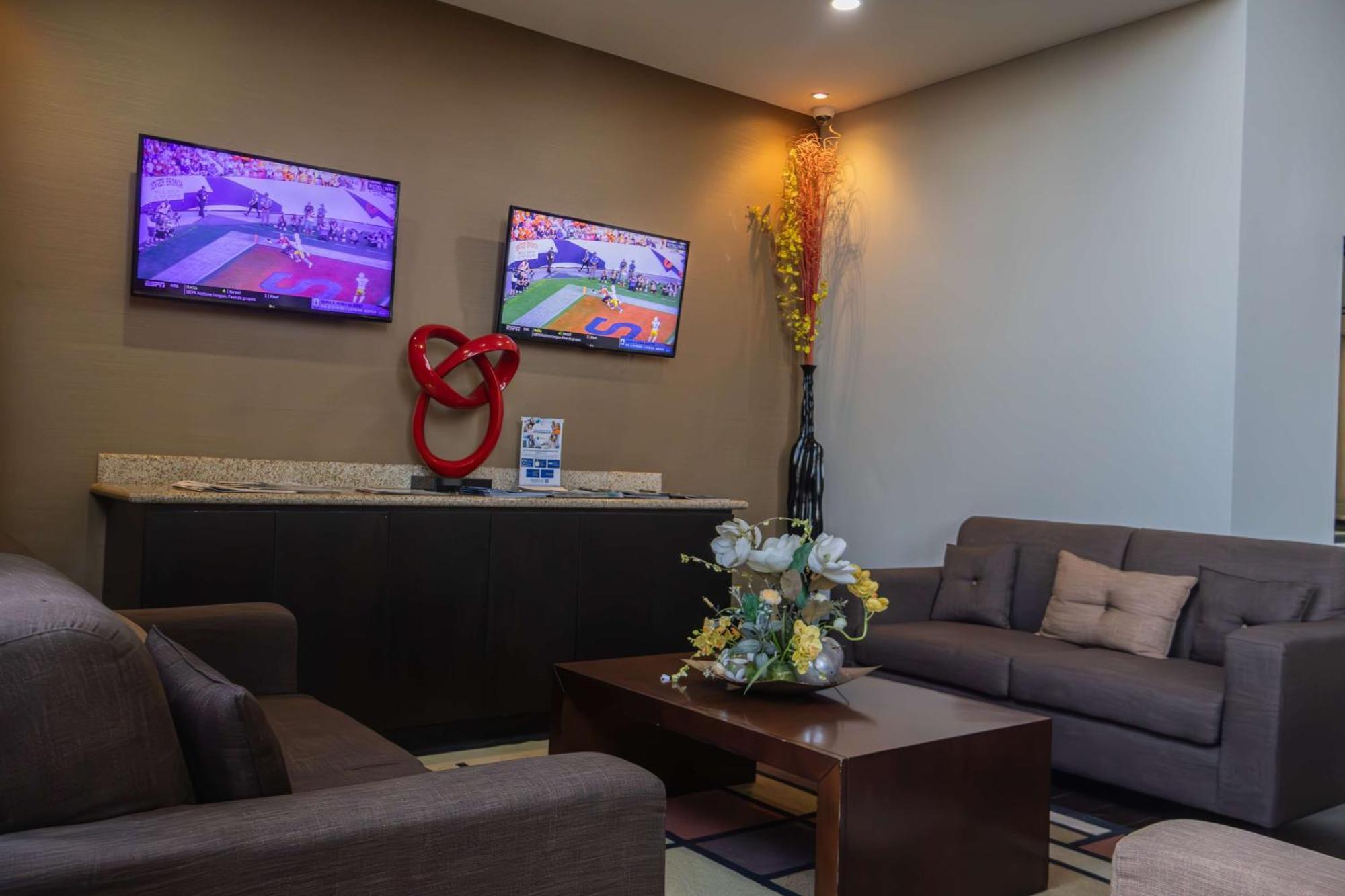 Best Western Premier Monterrey Aeropuerto Eksteriør bilde VIP Lounge at the airport.