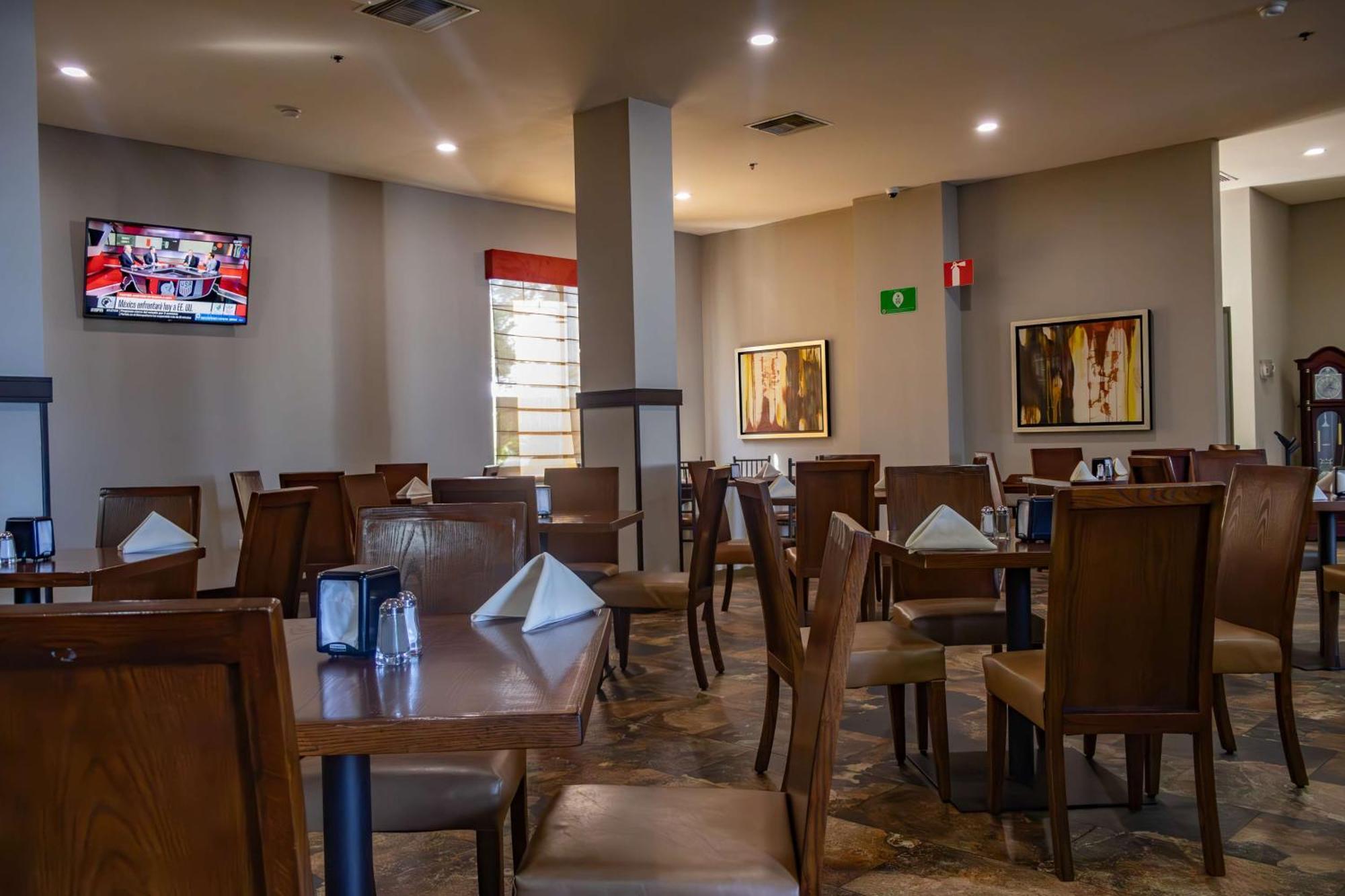 Best Western Premier Monterrey Aeropuerto Eksteriør bilde The dining room at the restaurant
