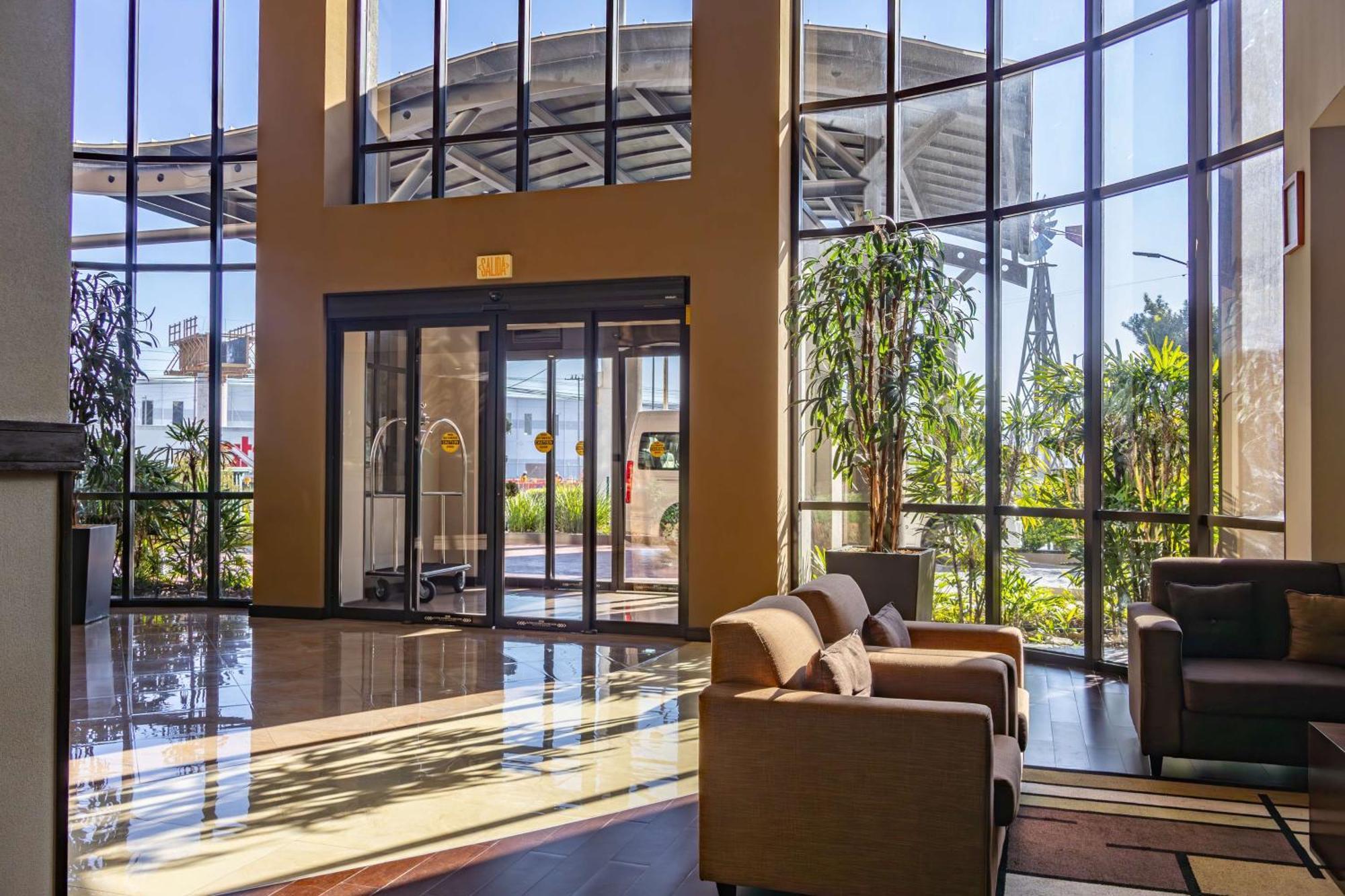Best Western Premier Monterrey Aeropuerto Eksteriør bilde Lobby