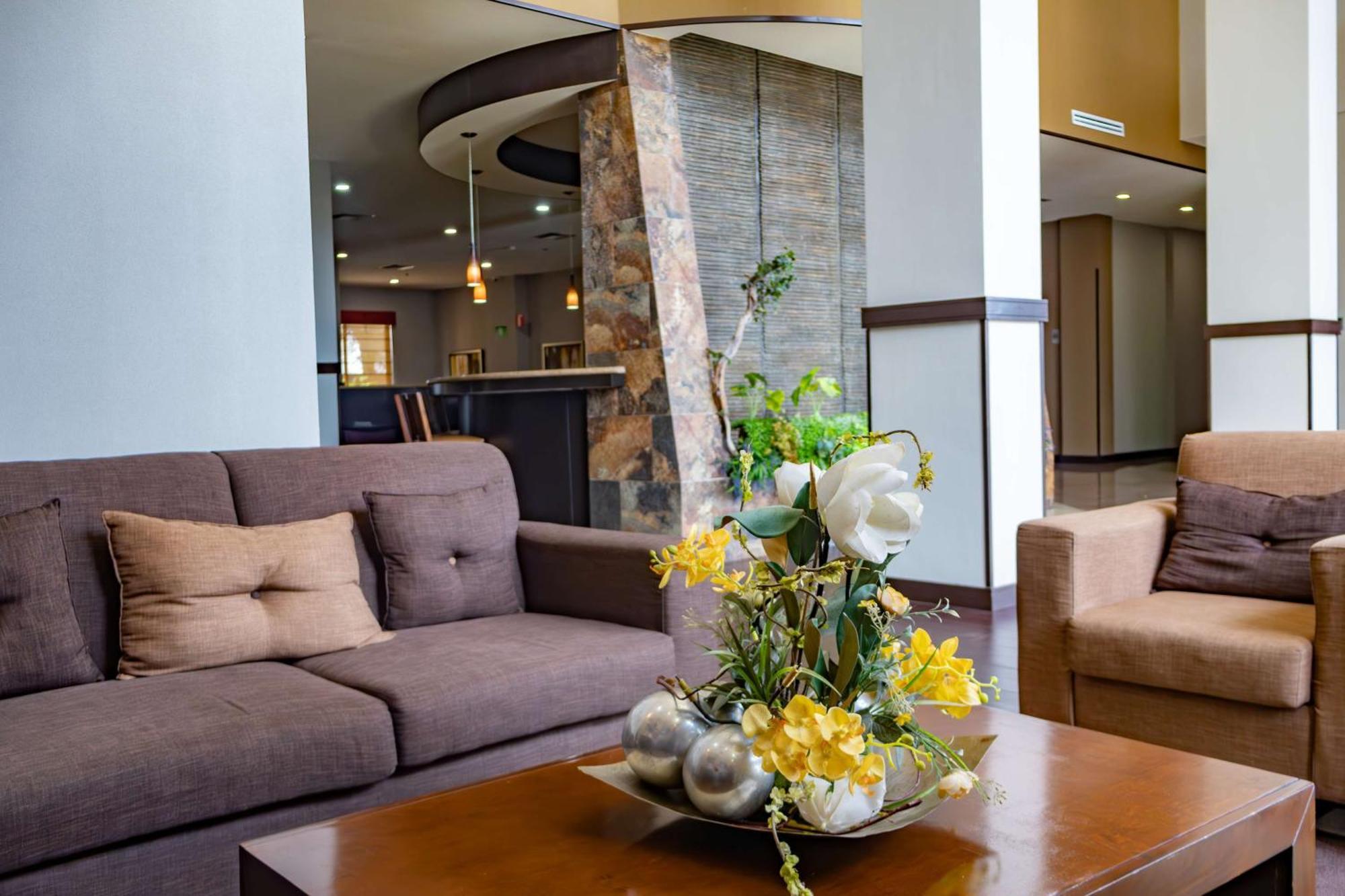 Best Western Premier Monterrey Aeropuerto Eksteriør bilde Lobby