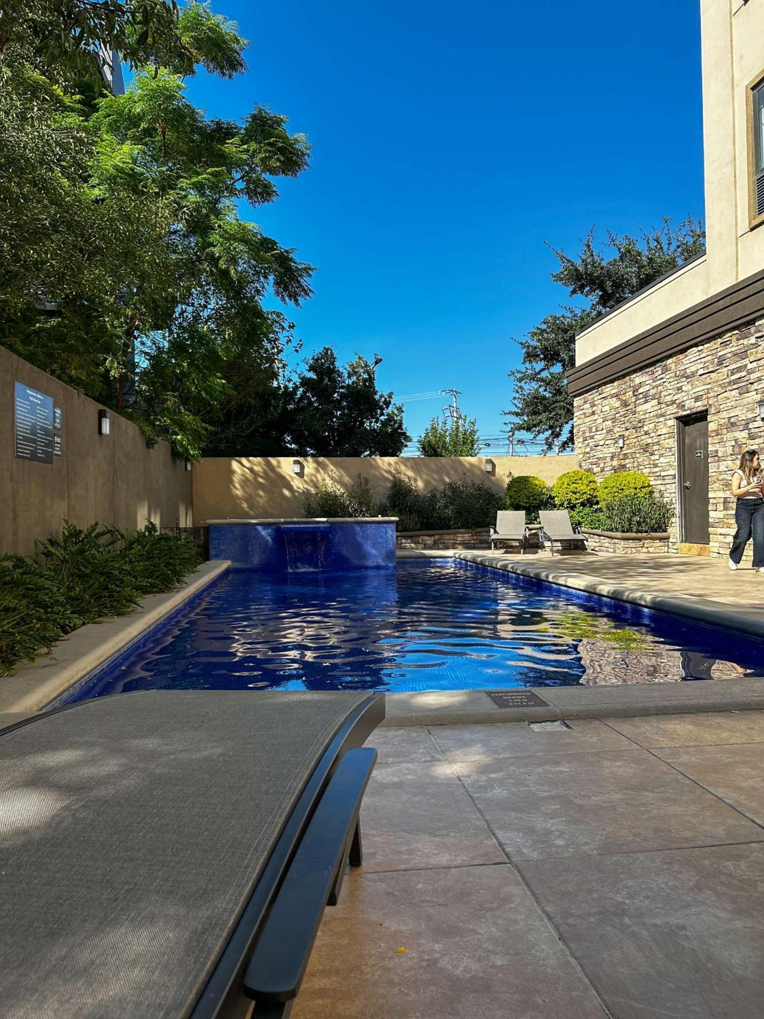 Best Western Premier Monterrey Aeropuerto Eksteriør bilde 3D rendering of a swimming pool